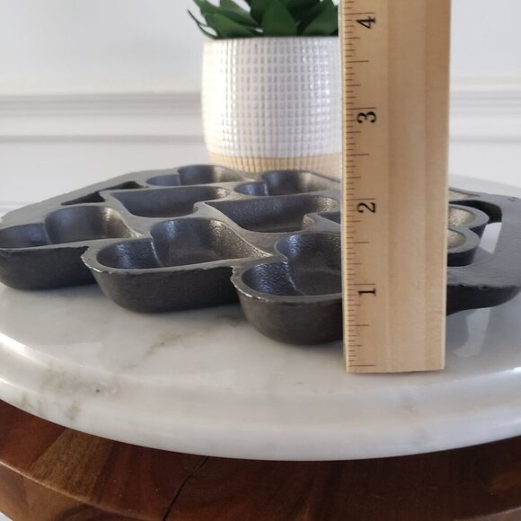 NEW Cast Iron Valentine's Day Heart-Shaped Cookie Cornbread Candy Muffin Mold - Picture 5 of 7